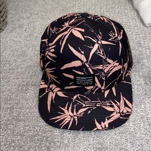 H&M snap back